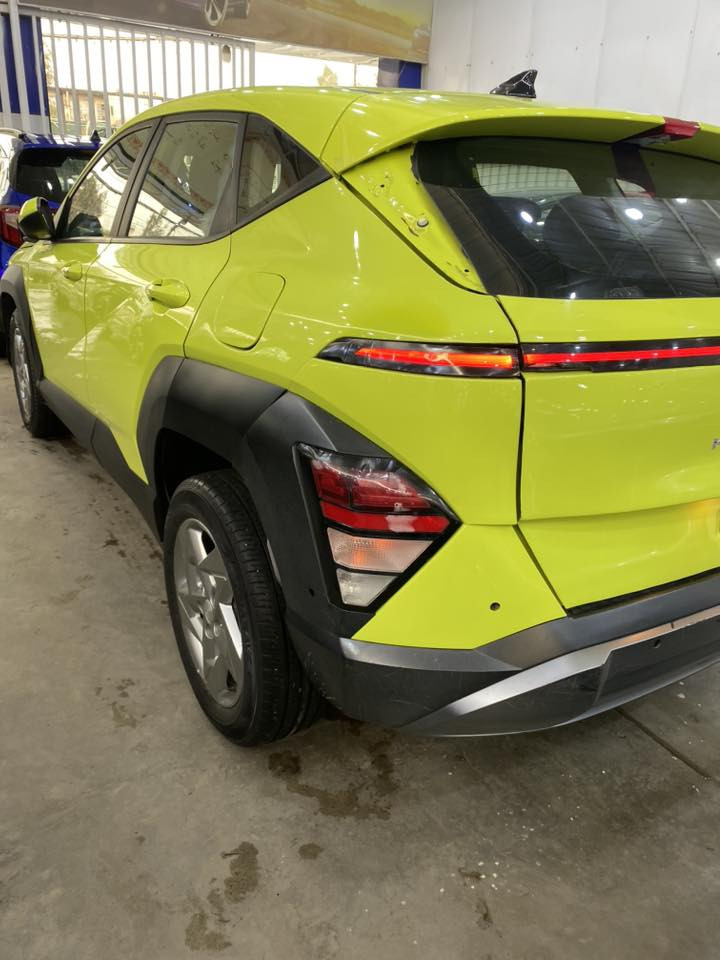 السلام عليكم
كونا 2024 الشكل الجديد
لون مميز سعر مناسب 
فوول مواصفات عدا الفتحة
حادث تبديل بنيد وتعمير الچاملغ خلفي 
يعني صبغ ثلاث قطع 
محرك 2000 
ماشي 12 الف 
بدون لوحات
دخول جديد ارقام فحص
تترقم اي محافظة عدا الاقليم  

المكان بغداد 
السعر 140
واتساب ***********
