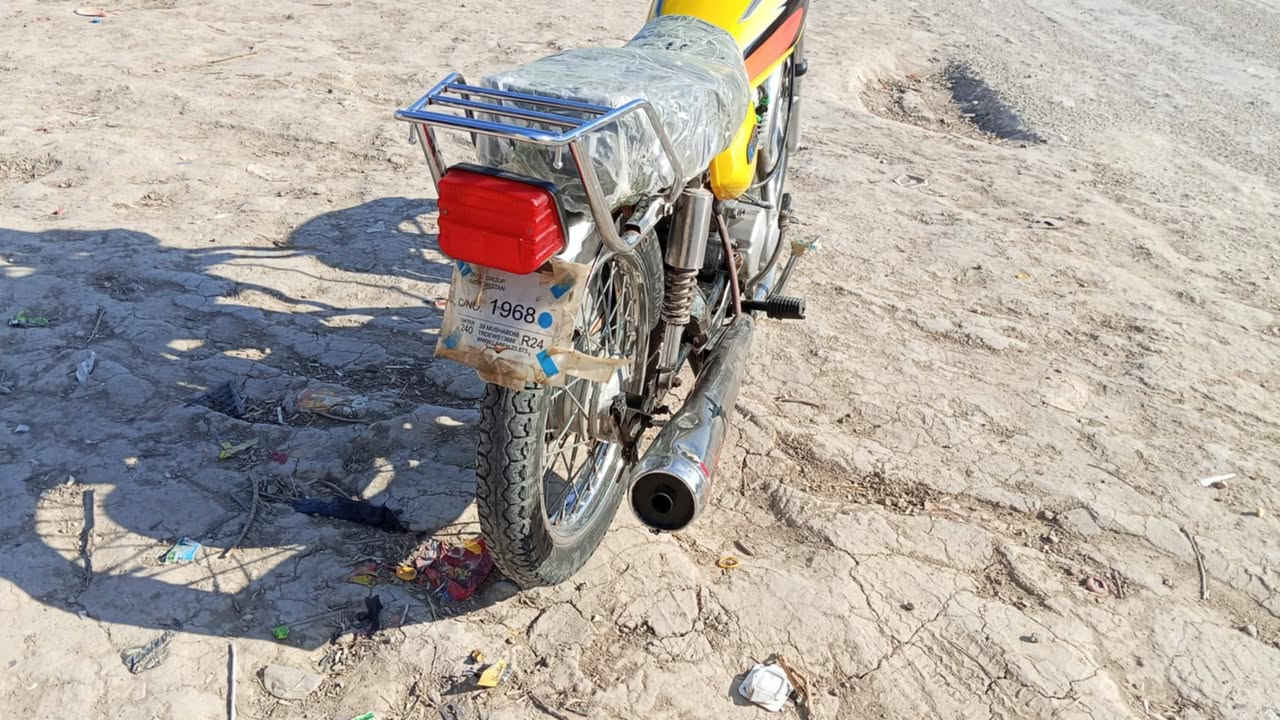 السلام عليكم دراجه البيع نامه امتياز محرك مفتوح لا تنقيص ولا دخان دراجه نضيفه شاصي مكفول دراجه كلك كلك المكان القاسم الطليعه سعر 350 رقم ***********
