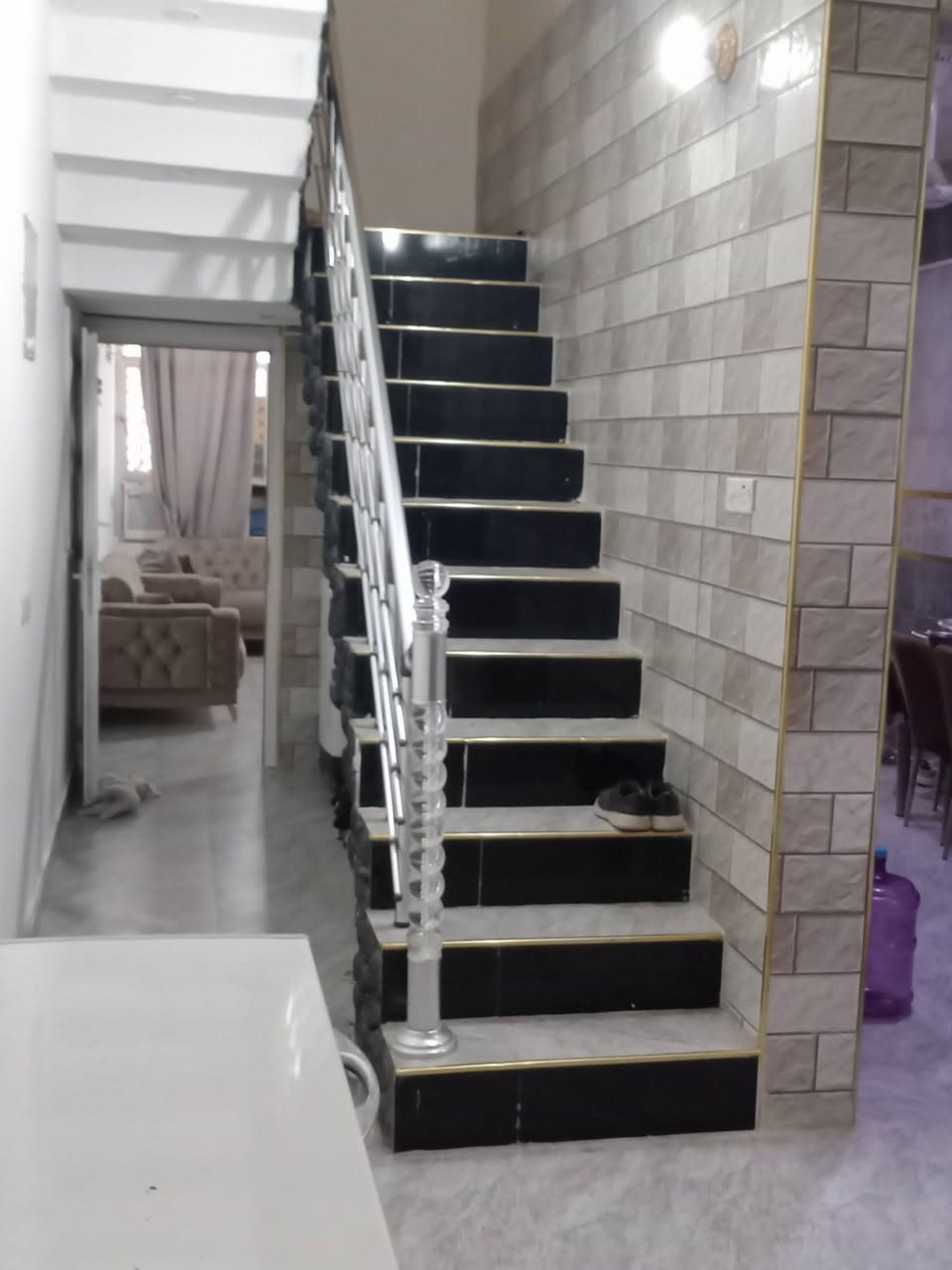 بيت للبيع ملك صرف المساحة ١٠٠متر قاطين جديد
٣غرف نوم بيت واجهه نزال٢٠ قرب جامع عمر بن عبد العزيز
السعر 95مليون استفسار خاص اتصال ***********
