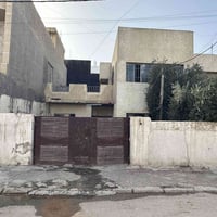 دار الايجار مساحة ٢٠٠ متر يحتوي على أربع غرف نوم وصالة كبيرة و ترك كبي...