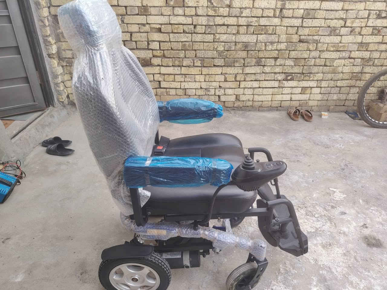 السلام عليكم عربانه كهربائيه للبيع شغاله سعرها 450 وبيها مجال ناصريه مركز الاستفسار نتصل عله رقم ***********
