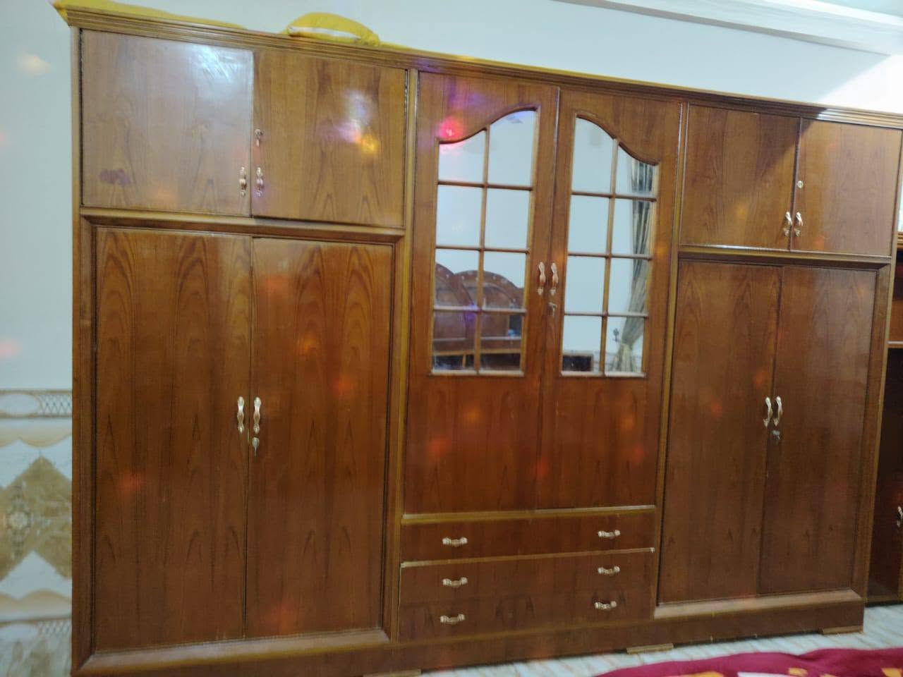 سلام عليكم 
غرفه نوم 
خشب صاج عراقي درجه اوله 
كنتور (6)بوب +جراراه 
نضيفه حيل مايعوزه كلشي 
وصلت مليون 
هاتف* ***********بي وتساب
