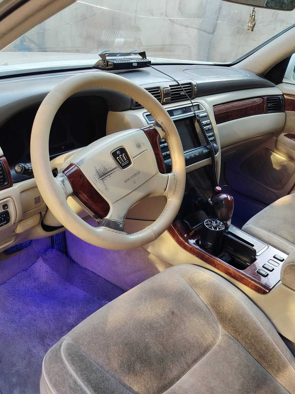 ملكه كراون مديل 2003
شاصي 75 ديفور الكبير
مدفوع كمرك وضريبه
كرستال اصل 3 دكم
السعر 115 وبيها مجال
***********
