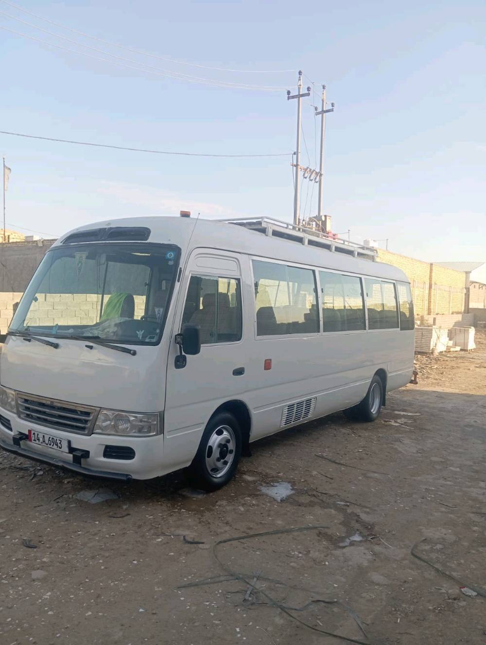 كوستر موديل 2002مكينة كير حدادية تخم تاير سيارة اصل خضرة ومصبوغة من جام جوة اكسن ونة رقم بصرة تحويل مباشر سيارة خير من الله سبب البيع عدم الفرغة اني مكلف بنشر 