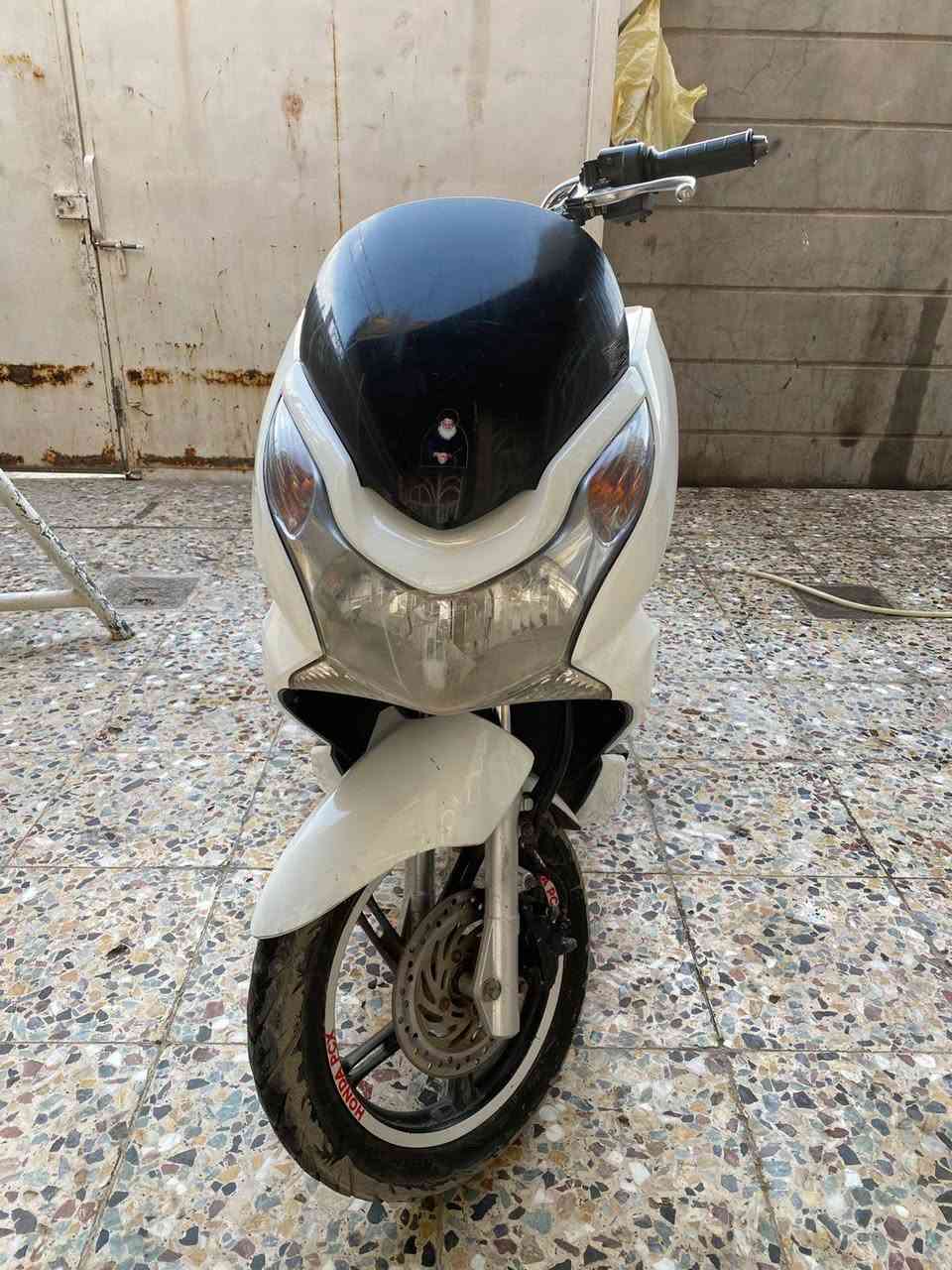 سلام عليكم 
بي سي اكس جيل اول ياباني 
مكينة خرسة دراجة نكرة 
لا نضوح لا تبخير 
ابيع كوم حديد 
اكفلهة حلال حرام تاخذهة من بيتي 
السعر مليون قفل لتعاملني
عنواني جسر الدوار
***********
