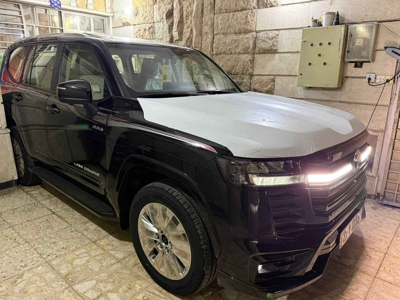 السلام عليكم
للبيع تويوتا لاندكروز  2024 فئه  GXR لمتد بلاك ادشن  رقم سليمانيه مميز بسمي فول مواصفات واحد على واحد  محرك 4000 تنفس طبيعي المرغوب ماشيه 4 الف السياره زيرو السيارة جديدة بمعنى الكلمة جاهزه من كلشي مال جناي مدوشم كشنات وكاعيه حوضيات والستيرن ماتصرف عليهه ربع السيارة مال بيت مكاني بغداد للستفسار الاتصال ***********
