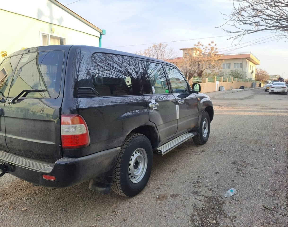 مۆنیکا
2005G
تەحویل ئەسڵ تەحویل ئەسڵ
ڕەقەم سلێمانی سەنەوی تاکو2029نوێیە
سپیە کراوە بەڕەش لەسەر ساغی
پێش و دوای هیچی پێوەنیە
شان و سەقفی و ناو شانەکانی مەعجونی نیە
پێش و؟دوای هیچی پێوەنیە
گێڕ و مەکینەو شانسی بەشەرت
تەبرید ئیشەکا
چوارتایەی لۆک
کارەبایی گشتی بەشەرت
زۆر مەزبوتە 
سەیارەکە نمونەیە لە جوانی
***********
