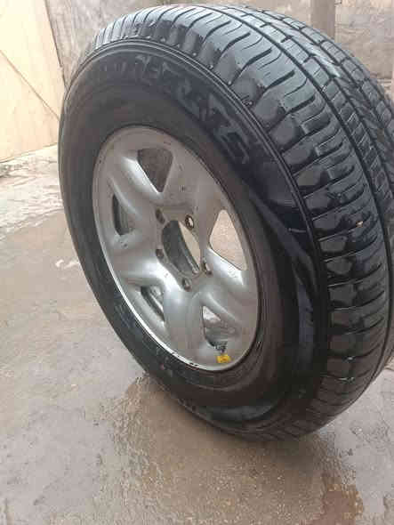 تاير لاندكروز
اخو الجديد للبيع قيم وتعال اخذه 
مكاني كربلاء 
***********
