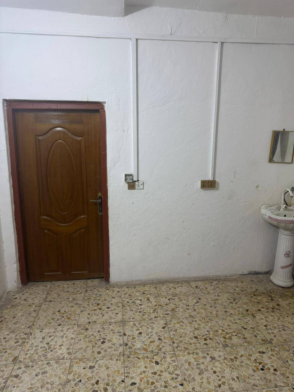 السلام عليكم 
دار لـلـبيـع
مطلوب قرض صندوق السكان 11مليون
مبلغ الكلي 85
 الــمـوقــع الدار- حلة ، ناحية أبي غرق حي السلام 
مقابل مجمع النوار القمر 
مساحه 100 متر
الـــواجـــهـــه  5
الـــــنـــزال :  20
حــالـة الـعـقـار :  بناء طابوق 
 طـابـقين   يـحـتـوي عـلـى غـــرفتين نوم هــول  - مـطـبخ - مـجـمع صـحيـات 
__----______--------______----
مكتب حجي سيف العقارات 
نـستـقـبل جـمـيع الـعروض الـعـقاريـه 
للأسـتفـسار او الأتـصـال ↪️
 ***********
