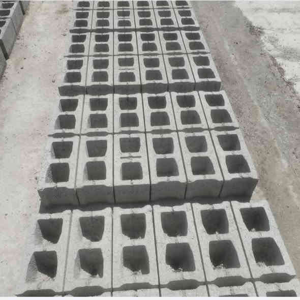 يوجد بلوك (قلاب)درجة اولى طريق الباوية سعر(1000) بلوكة  ب450 الف مطروح بالمعمل توصيل كافة مناطق  ديالى  وبأسعار مناسبة  للتواصل عل الرقم أو الوتساب ***********
