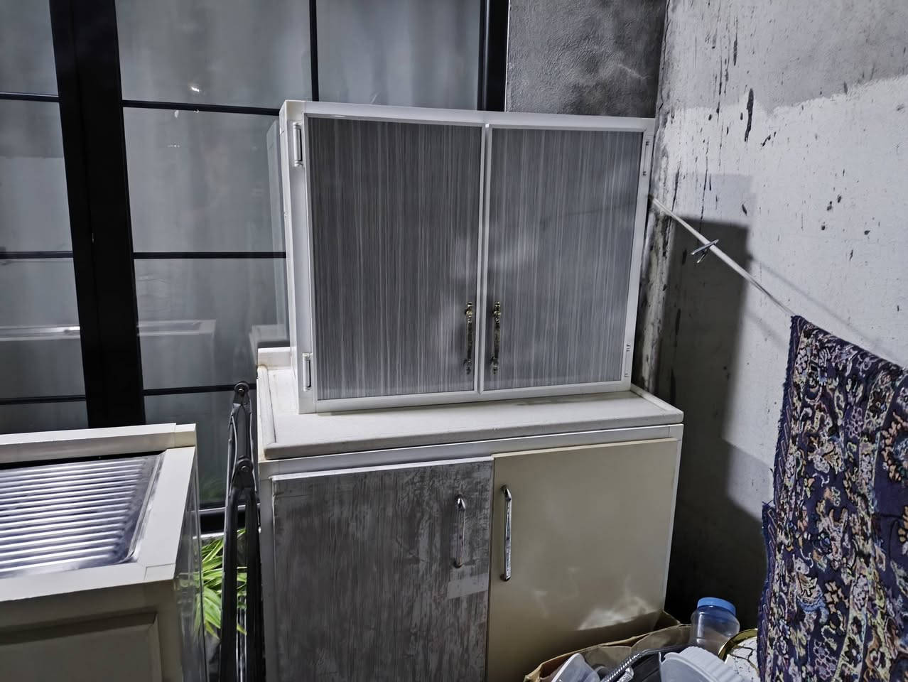 قاپ شۆری سارای ئەسڵی دوو متر شتی جوان و نمونە هەر لۆک لۆکە
تەباخێ فلات و ژێرەکەی لەگەڵ ئەو چوار تاکە بۆ فرۆشتن 
***********
