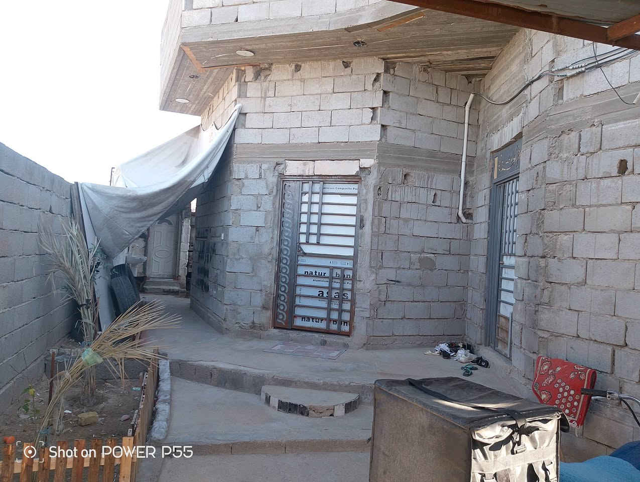 ‏بيت للبيع المساحه 300 سعر 100 نوع العقار وقف سني مسجل بسمي عنوانه ابو الخصيب حمدان شارع الوسطي تدخل بشارع ابراهيم ابن مالك الاشتر بنهايته على صفحه الوقف السني. تفاصيل البيت بناء بلوك جديد مساحه البناء 180 بي كراج لسياره وحده وحديقه جبيره سقف البيت كونكريت ما عده المطبخ خارجي مسوي جبير حار وبارد سقفه سندويج /البيت متكون من 3 غرف وصاله جبيره واستقبال وحمام داخلي وصحيات ثنين خارجيات كهربائيات البيت كامله تأسيس الماي كامل وأيضا مجاري البيت كامله نقصه كاشي وسقف ثانوي فقط مصبوبه الارضيه رقمي للتواصل وتفاصيل أكثر 
‏***********
