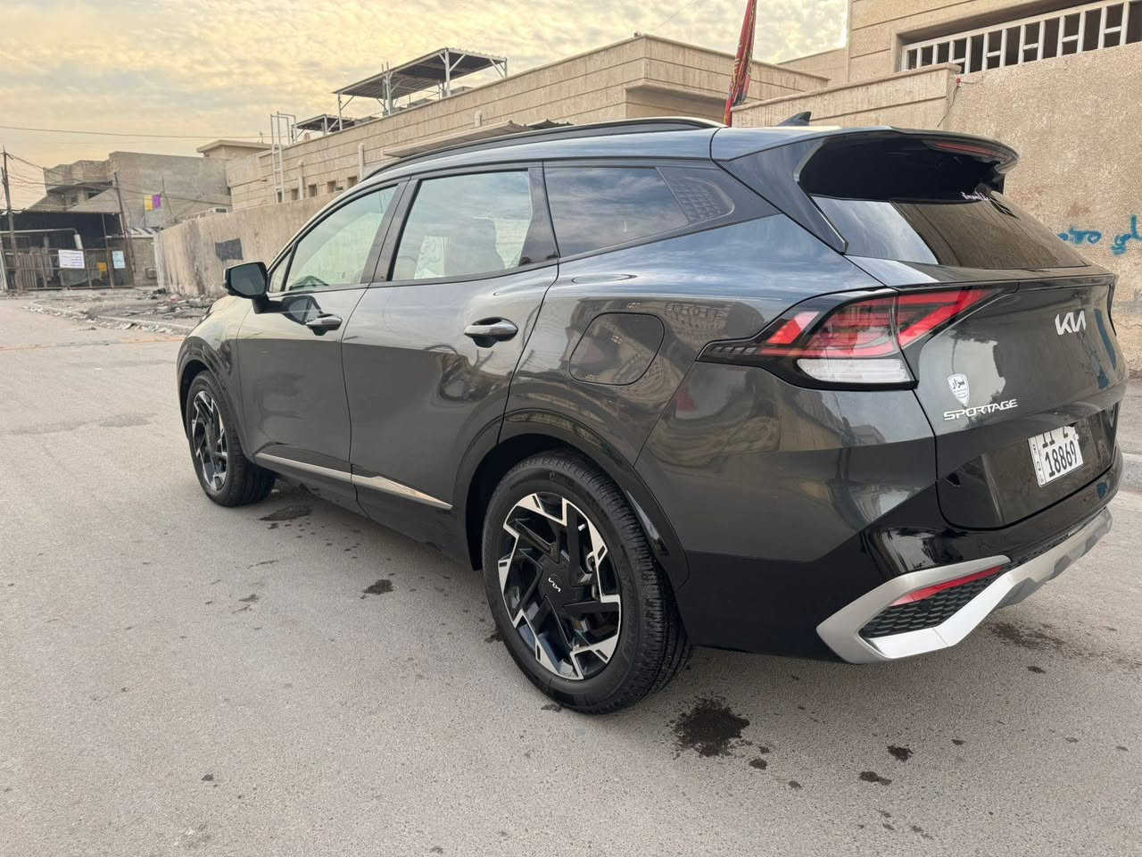 السلام عليكم
سبورتج 2024 وارد امريكي 
فول مواصفات SX PRESTIGE 
الضرر كما موضح بل صور 
بصمة 
تشغيل عن بعد 
بونوراما 
جنطة كهرباء 
4 كامرات 360 
داخل احمر 
شاشة متصلة تجتل 
رادارات امامي خلفي 
حساسات امامي خلفي 
بعد مواصفات معروفة 
العنوان بغداد حي النصر 
رقم الهاتف ***********
