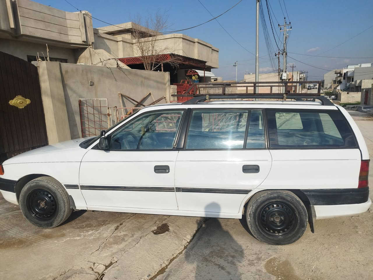 استرا ستيشن موديل 1993 حجم 16 
سنوية عضم جديدة  شرعيها بالموصل مشروع وطني 
شرط التحويل 
مكاني الموصل الأيمن 
السعر 45 وبيها مجال 
 اسيا ***********
 كورك ***********
