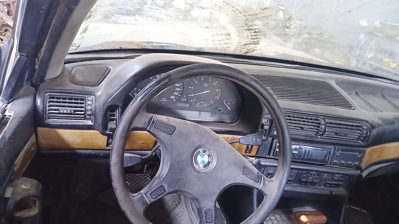 سلام عليكم بيئم 735 موديل 92 رقم انبار انكليزي سنوية 31 باسم جيرانه السيارة بيها ضربة جاملغ الامامي جهة العبري والكير كايم السعر 25 وبيها مجال مكان السيارة محافضة الديوانية قضاء المهناويه للاستفسار ***********
