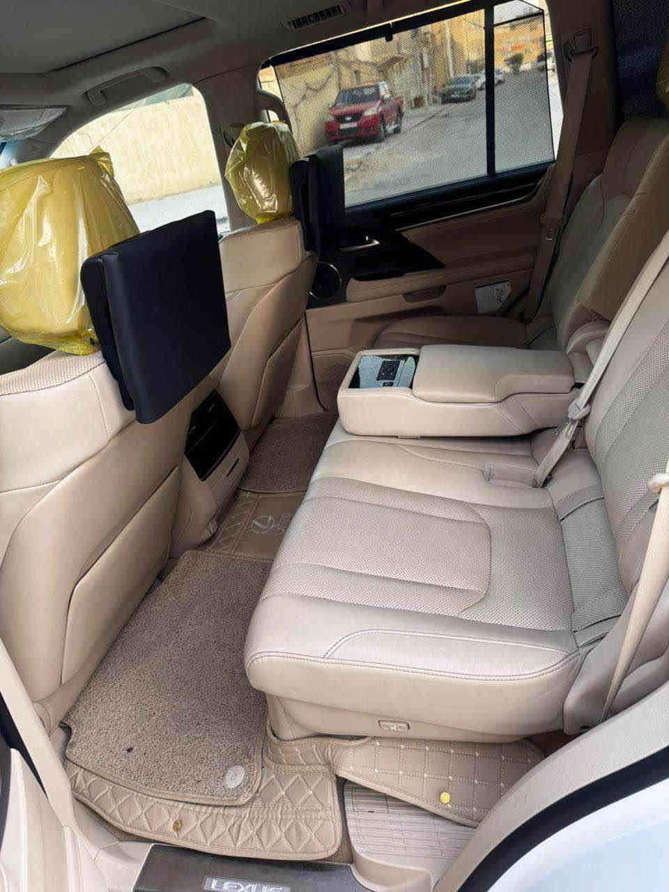 - السَلام ؏ـليڪُم للبيع لكزز موديل 2021 رقم بغداد انكليزي باسمي فول مواصفات للاخر السياره كفاله عامه ماشية 65 الف مكانها في النجف السعر 9 دفاتر بمعنى 90.000$ وقابل للتفاوض رقم صاحب السياره 
+964 780 002 8999 النجف
