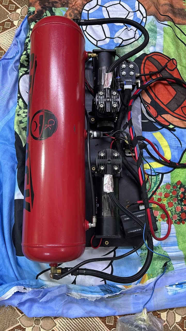 جكات s2 كامله سعر ٩٠٠دولار
مكان بغداد 
***********
