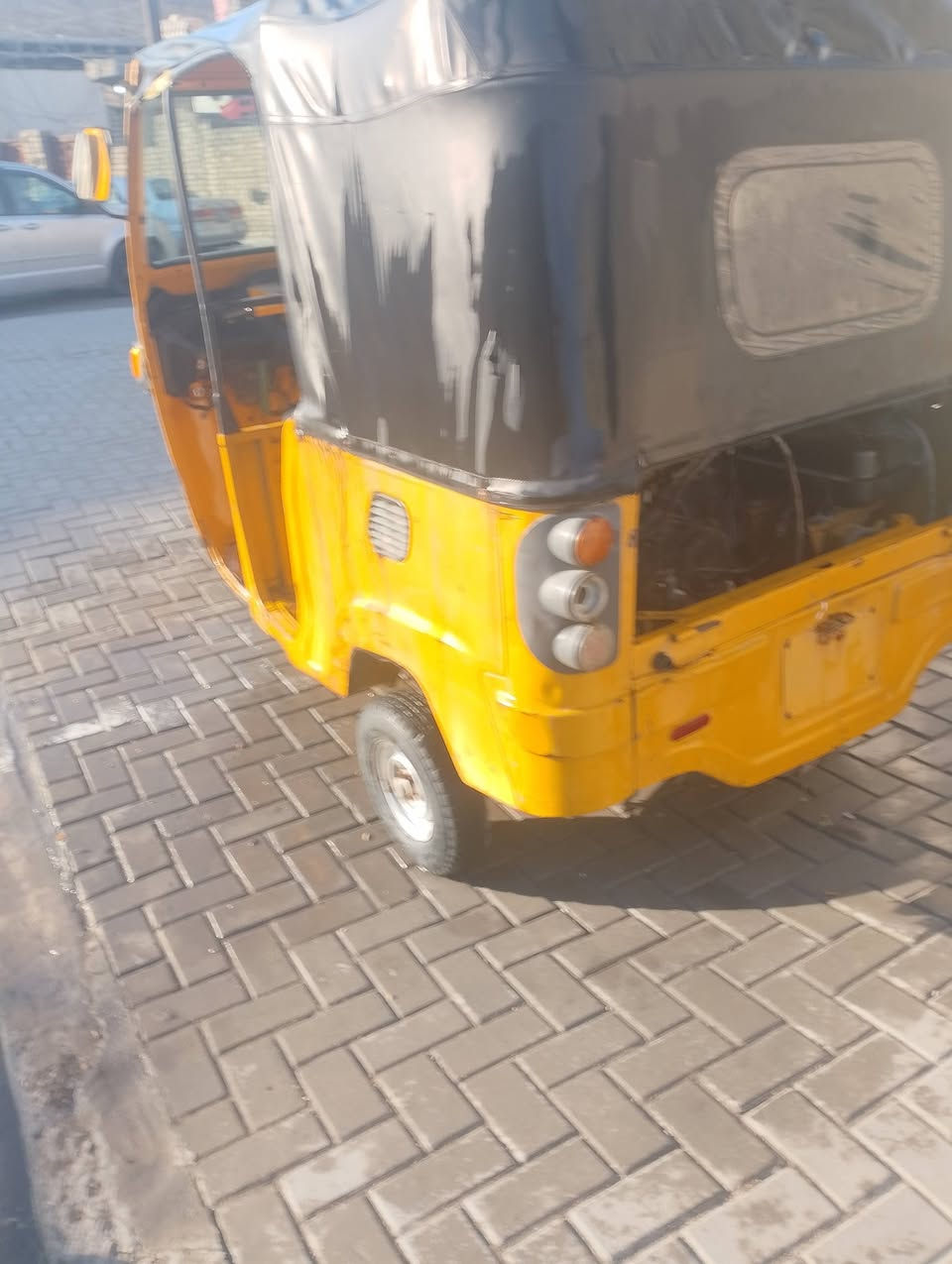 السلام عليكم تكتك بياجو موديل 18اوراق كبل الترقيم تكتك حلوه مال شغل سعر مليونين او200اوبيه مجال عنوان بغداد حي اور ***********
