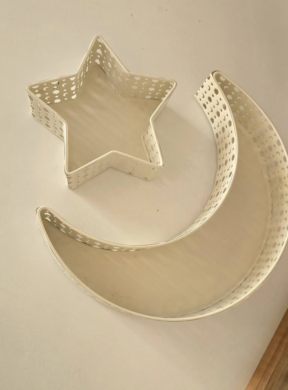 رمضان كريم بنات عندي هذا الصحن هلال ونجمة للحلويات والچرزات للبيع كلش  كلش نظيف ويرهم ينقلب ويتعلق بالحايط هم اذا تحبون السعر 15 الف


**إذا كنت صاحب هذا الإعلان وتريد حذفه لأي سبب، رجاءا أرسل رسالة إلى الدعم الفني**