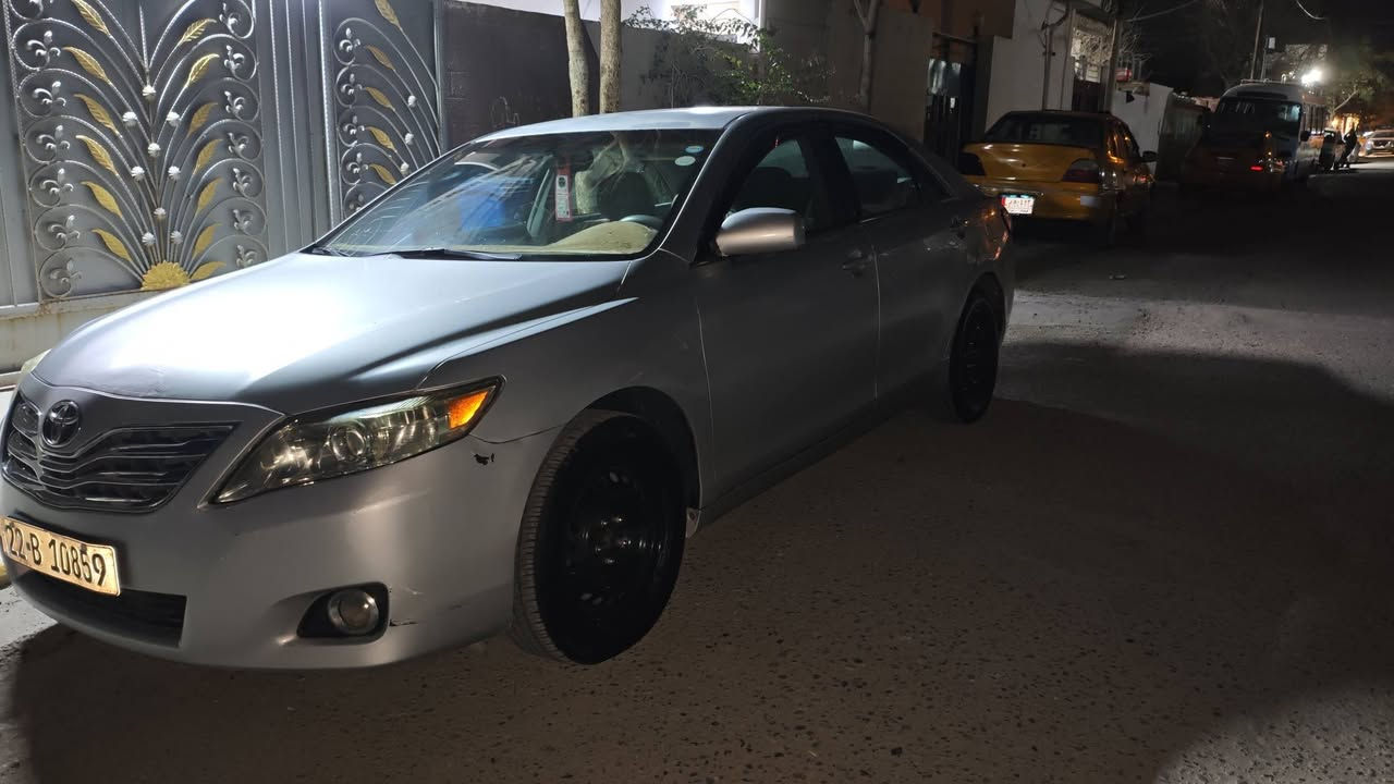 السلام عليكم 
كامري للبيع موديل 2011
السيارة نظيفة لون سلفر
محرك 4 /2500
السعر 125 ورقة و بيها مجال 
للاستفسار ***********
