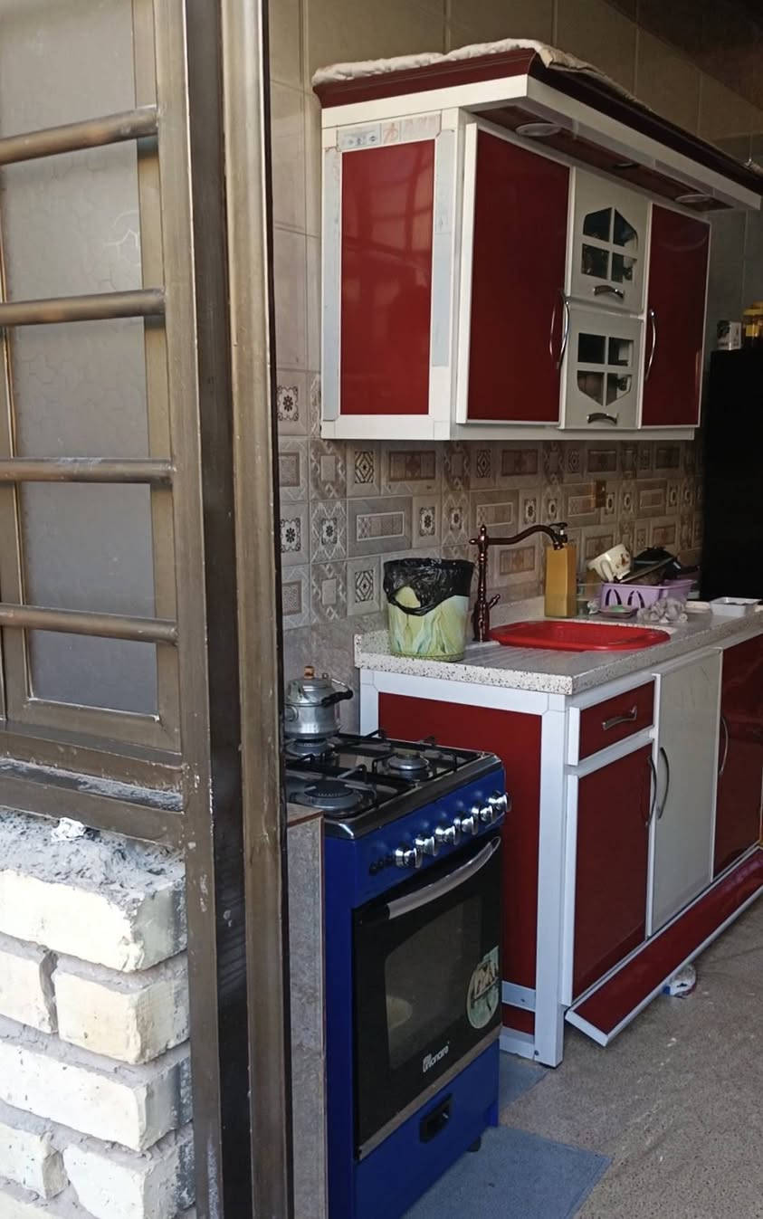 السلام عليكم ورحمة الله وبركاته..
بيت للبيع ١٢٠ متر الواجهه ٦ والنزال ٢٠ طابق ونص أستقبال ومطبخ وغرفة وحولي كبير وصحيات داخلية وخارجية والطابق الثاني غرفة وحمام وبيتونة كبيرة وسطح والأرضية رفت صب مركزي ٥٠ سم وكلة شغل درجة أولى بي نقص بياض وكاشي والبيت مشمع بالكامل صار ٣ سنوات البناء تقريباً .. العنوان دوانم الشعلة شارع أبو موسى ثاني فرع عاليسار السعر ٨٧  ... 
هاتف ***********
