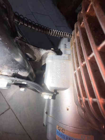 دراجة إيراني سونك موديل 2024 خمسة كير 
ما بيهة اي شي تاخذهة تروح تفتر أو تشتغل بيه تشغيل بصمة و مفتاح
بيهة نقص بس قطرة مال دهن سعرهة 3 اجيبهة من اي مكان و فچ ما دسك بريك امامي و العداد ناقصة قمجي سعره من3 إلى خمسة 
سعرهة 650 و بيهة مجال للطيبين امثالكم ♥️
العنوان بغداد بلديات رقم ***********
