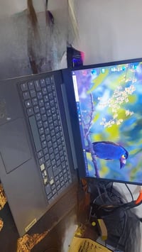 لابتوب للبيع مواصفات i310110U /2.4 g رام 4 غيغا  تخزين ssd 256 شاحن اص...