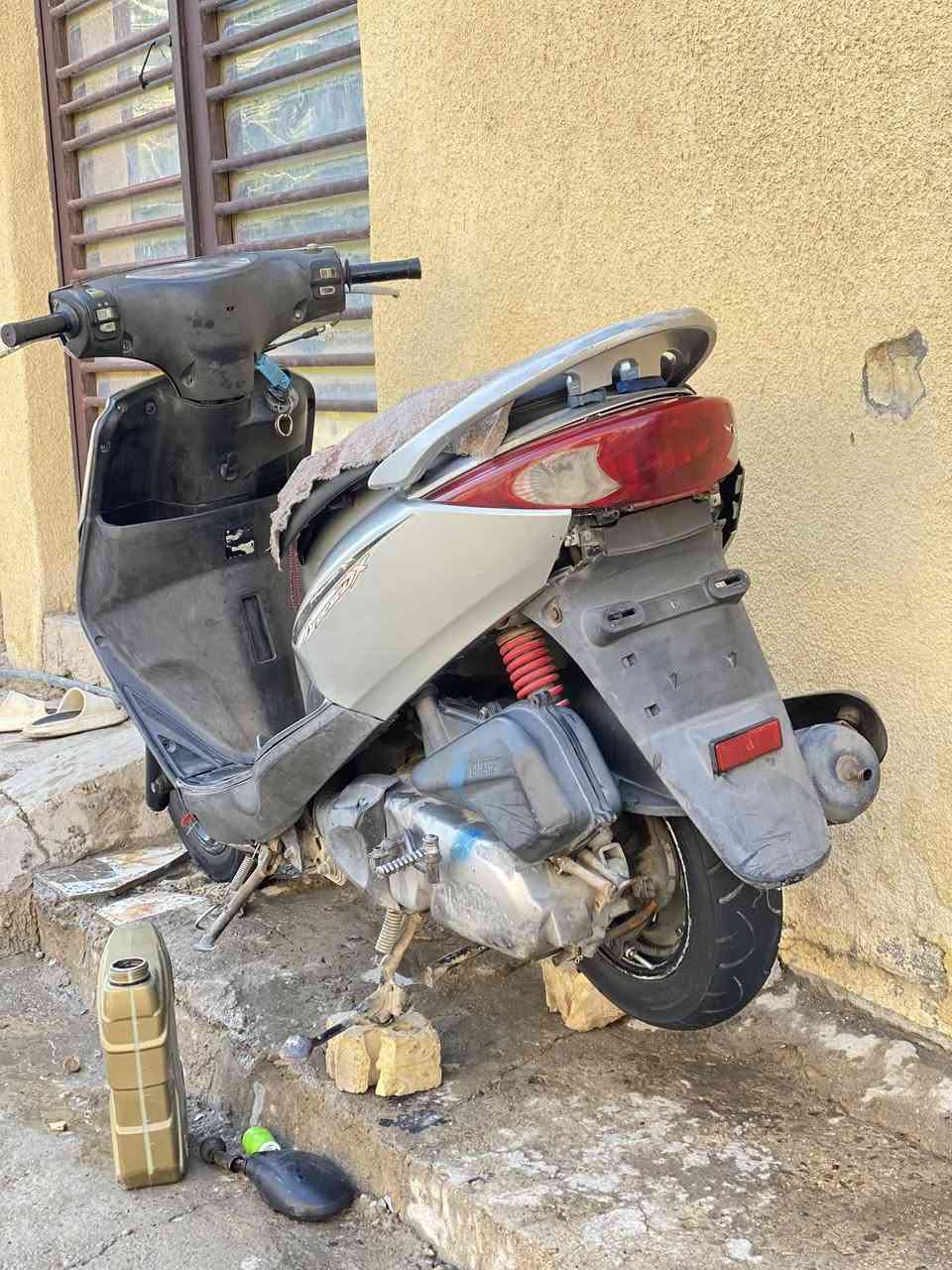 السلام عليكم 
دراجه للبيع كامله مابيهة نقص بس لحيه 
دراجه من فوك ليجوه مختمه 
مكينه مكفوله 
تايرات جدد 
تعال وشوف بعينك بـ600وبيهة مجال 
مكاني دوره ابو دشير***********
