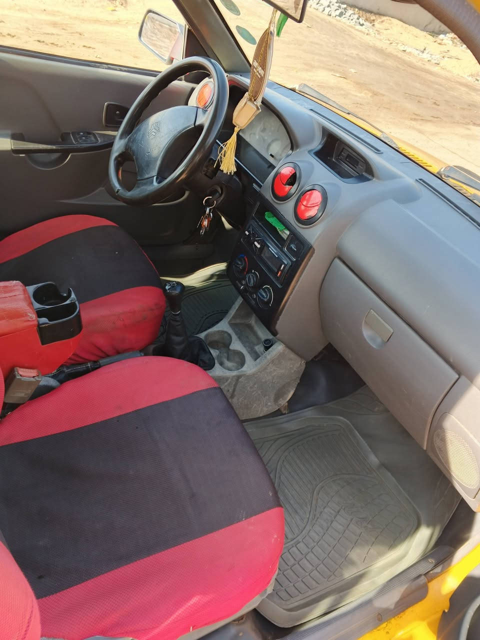 السلام عليكم سايبه مديل 14 
سياره جاهزه حداديه كير  شواصي جاهزات  فقد بس مكينه بيهة خيط بهار توه بادي بيهة وعليهة هيه وغرامه ينزلن من سعره السعر 23 العنوان ديوانيه  غير متواجد على الفيس اتصل على الرقم ***********
