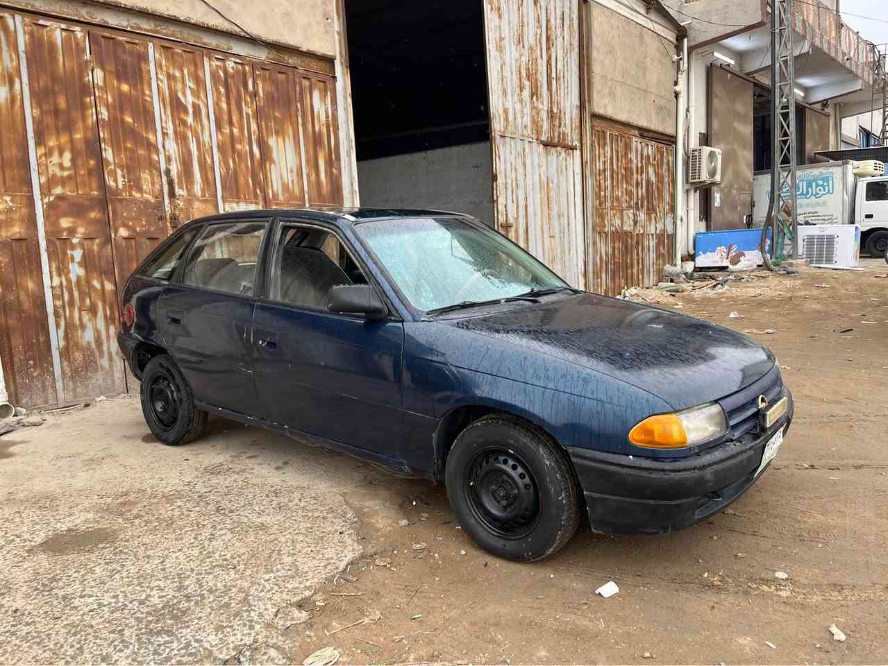 سلام عليكم اوبل استرا 
سياره نضيفه مصبوغه احزام جماليه 
ماعوزها كلشي مضخم صوت دمام 
شاشه كاربلي غرفة جديد من الدشبول للصندوك 
عوزها دبلات اربعه بس سعرها ٢٥ وبيها مجال بسيط مكانها كربلاء 
*********** كربلاء, العراق
