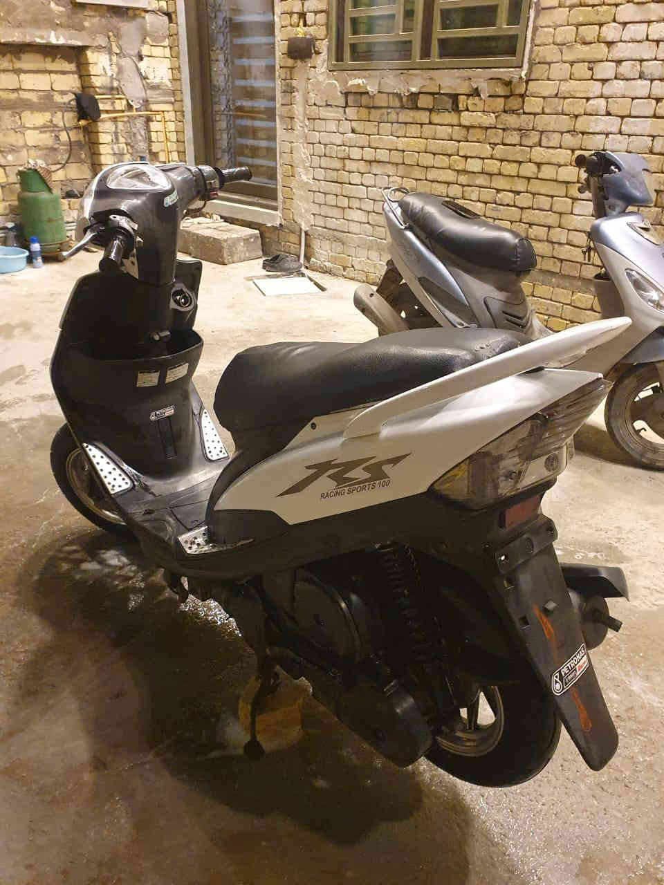 دراجه ماكس عدله 120 للبيع مفتوحه مره وحده
نظيفه صوتها ناعم سلف هندر اشاير كله شغال ويلات لون رصاصي اصليات + ويلات اسود بلاديات سعرها 600 وبيها مجال للشراي
للتواصل ***********
