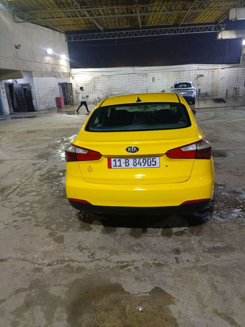 السلام عليكم للبيع كيه فورتي مديل 2015 وارد امريكي حادثه جاملغ السيره المامي مكينه كير حداديه جديده تبريد ثلج شاشه جبيره  سستم دمام كامره دواره تخم تاير جديد مكينه1800 لا صرف ولا تبخير  السياره جديده وجاهزه من كلشي السعر105 مكان السياره بغداد الستفسار ***********
