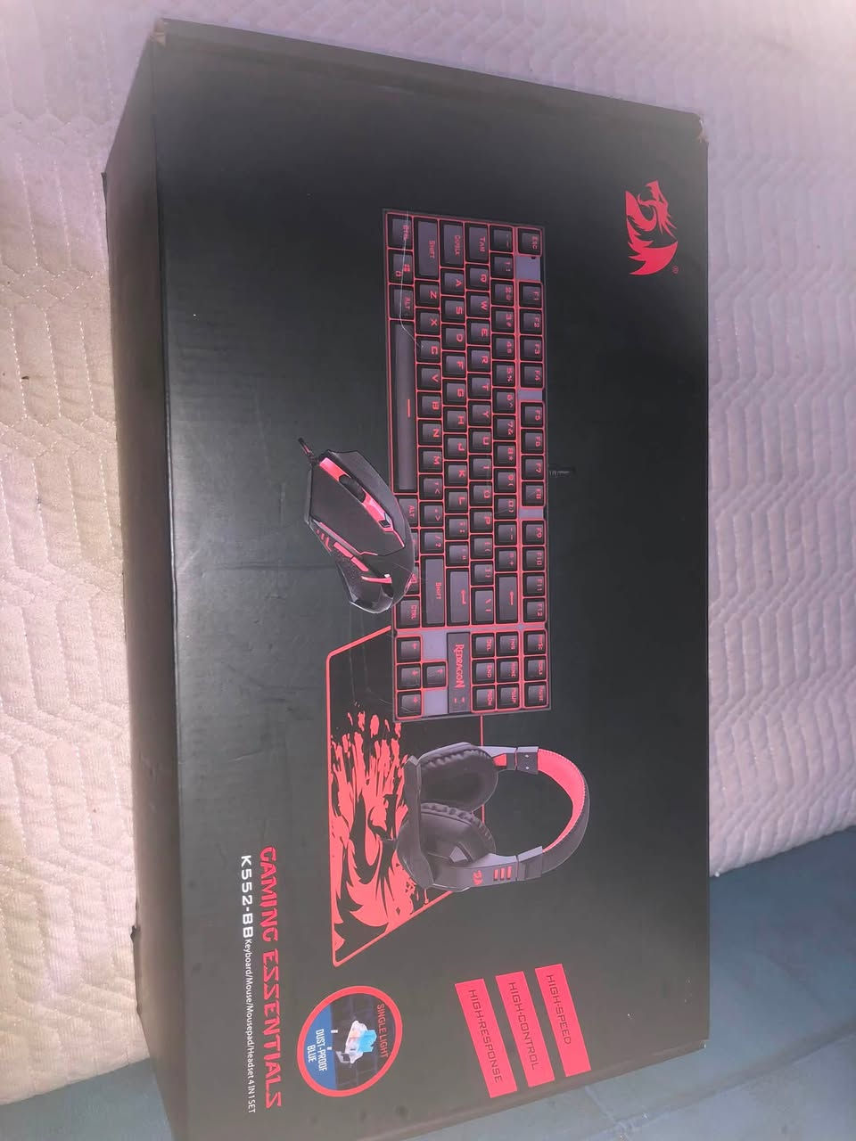 للبيع:
🎮 للبيع طقم ألعاب Redragon Gaming Essentials K552-BB (4×1) 🎮

🔥 الطقم يتضمن:
 • ⌨️ كيبورد ميكانيكي Redragon K552
 • 🖱️ ماوس ألعاب Redragon
 • 🎧 سماعة ألعاب مع مايك
 • 🖤 ماوس باد Redragon الأصلي

✅ الحالة: نظيف جدًا ويشتغل 100%، مثل ما موضح بالصور.
✅ مناسب للألعاب، الدراسة، والاستخدام اليومي.
✅ إضاءة LED حمراء للكيبورد والماوس. ￼

💰 السعر: 50 وبي مجال 

📞 للتواصل: ***********
