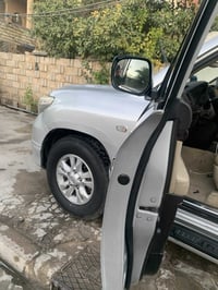 للبيع لاندكروز فول 2011 G.X.R.i ستينية اصل تكمة وسنوية . من انظف الستي...