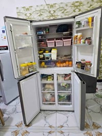 ثلاجة • سعة ٤٥٠ل • بها مجال