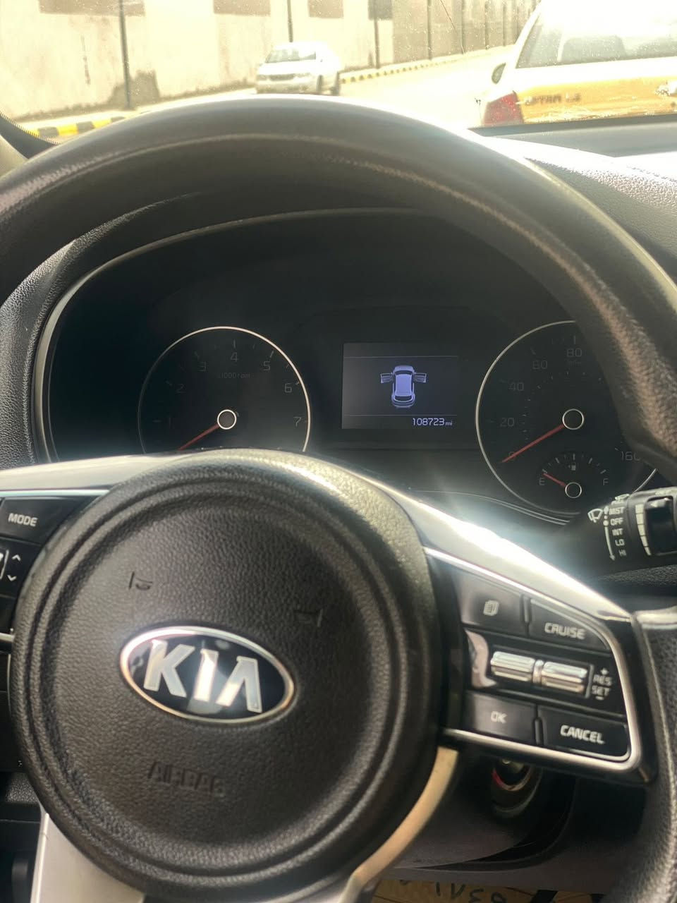 سبورتج وارد 2020
مواصفات ستندر ماشيه110الف 
حادث بالصور موضح بس بنيد مبدل و مصبوغ 
مكان السياره بغداد 
***********
رقم بغداد 
معروضه ب175 وبيها مجال بسيط
