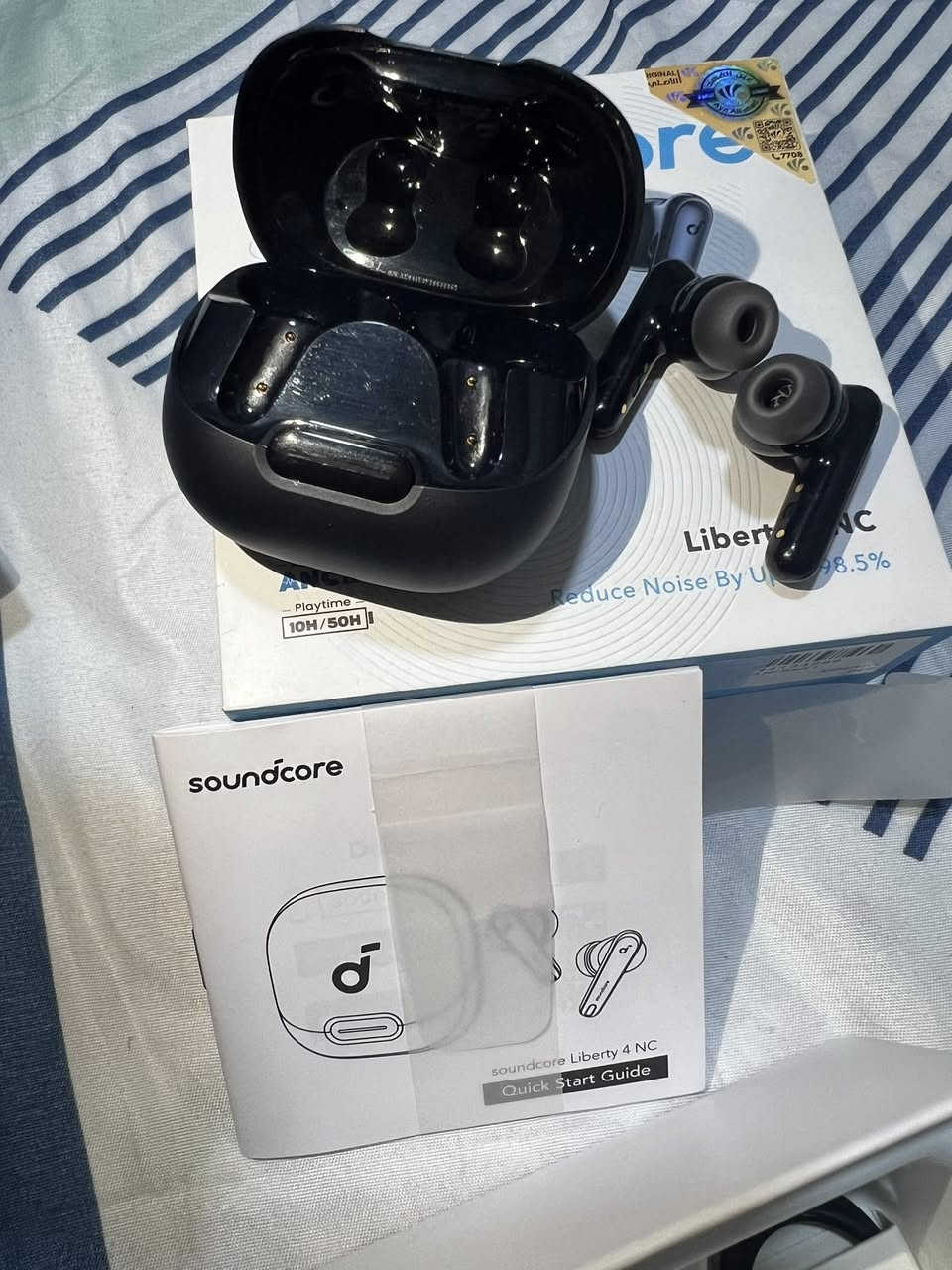 للبيع سماعات soundcore Liberty 4 NC
معروفه مواصفاتها 🔥🔥
مستخدم كلش قليل 
نضافه 100 / 100 
السعر 70 وبي مجال بسيط
للاستفسار قليل متواجد فيس 
***********
***********
