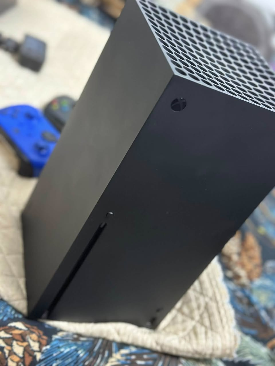 السلام عليكم شبابنا
اكسبوكس سيريس اكس 1TP
UPS Power max 1000 mA online 
جوستكات عدد 2 الاسود الخاص بالجهاز والازرق ايضا اصلي من XBOX
بطاريات للجوستكات مع قاعدة الشحن 
الجهاز نظيف جدا جدا على وضع الشركة مشتري من عراق گيمز سنتر والجوستكات ايضا على حالة الشركة مختصرا كلشي بالصور نظيف جدا وخالي من اي خلل او شخوط 
و اليو بي اس باور ماكس نوعية حلوة علما اليو بي اس  (اون لاين ) يعني ماكو فصلة او صوت كهرباء بالمولد 
بالإضافة مع الجهاز حساب اكسبوكس مشتري بي لعبة ريد ديد 2 
واخيرا كارتونة الجهاز موجودة 
وبالخدمة 💜
السعر 875 الف 
عنواني بغداد الحسينية 
***********
