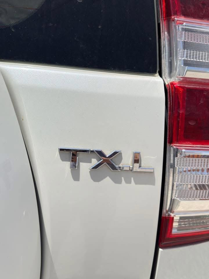 السلام عليكم برادو  TX-L  -  s 6 
فول 1 - 1 من عده الجلد ول باقي فول الفول 
السياره رقم 1 كلش حلوه وجديده مابيها اي نقص 
السياره كفاله فقط البرغي مال جاملغ معير مابيها لا صبغ لا تبديل كلشي مابيها مكاني سليمانيه  ول سعر 285 ومجال  للطيبين رقم الهاتف ***********
