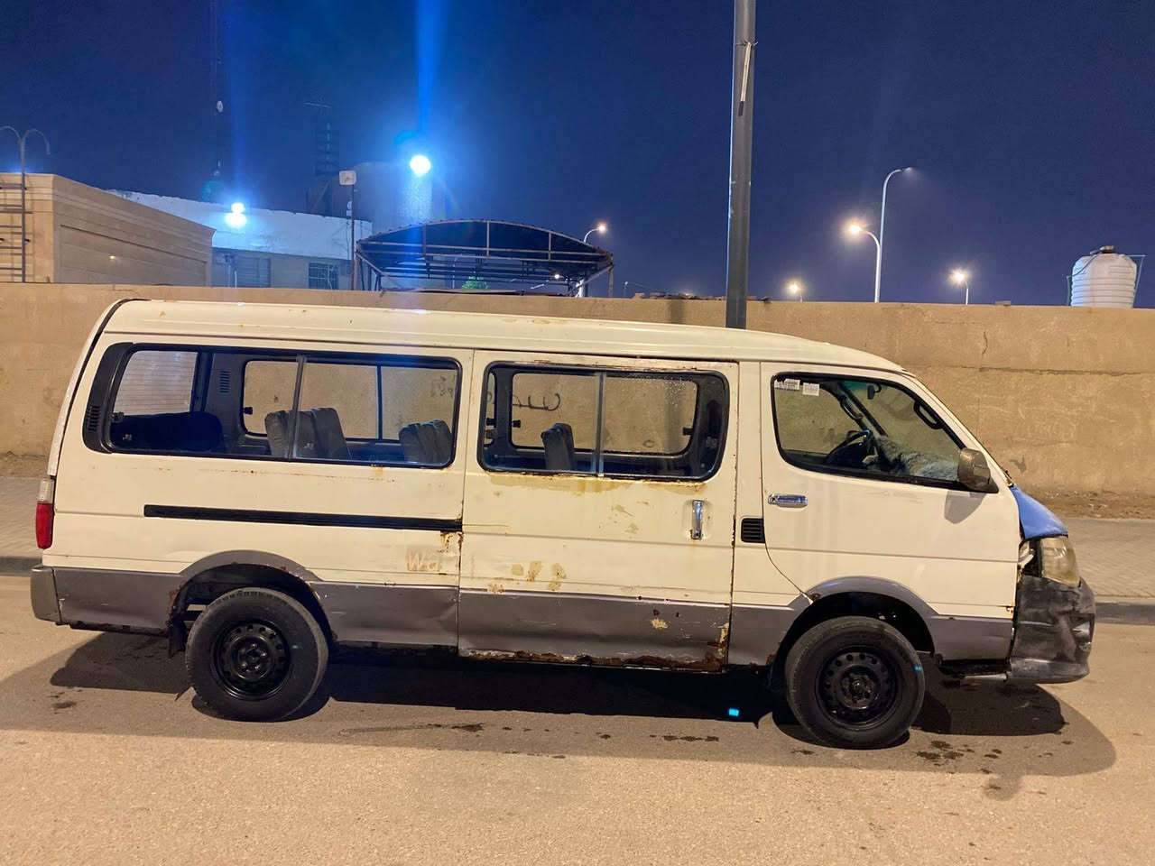 كيه موصليه لبيع مكينه ثنين ونص 30وبيه مجال مكان البصره ***********
