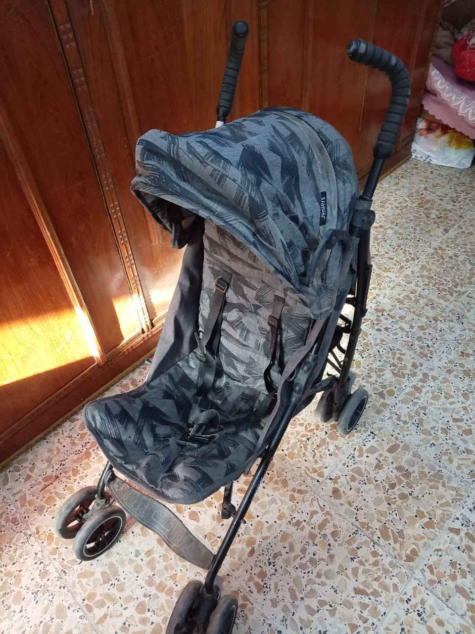 غراض للبيع 
تخم 250 وبي مجال 
عربانه طفل 25
الاتصال *********** 
بغداد حي العامل
