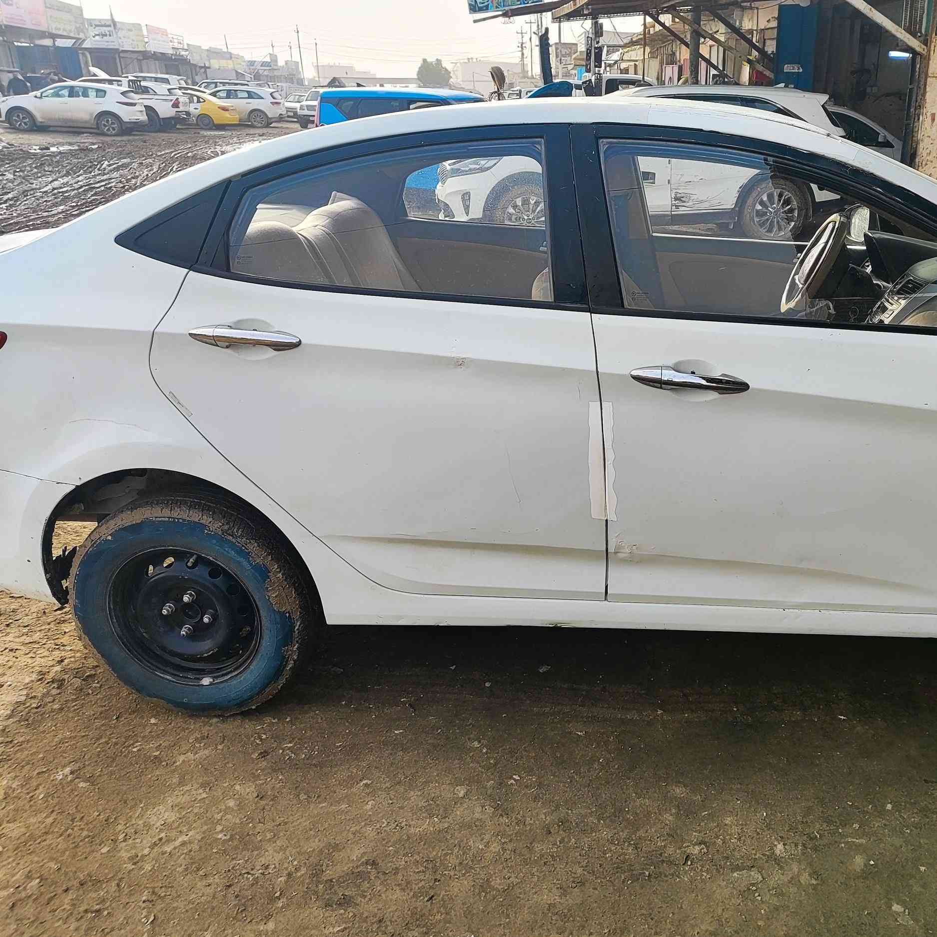 سيارة اكسنت موديل 13
محركها 1600 قطرتين
رقم مثنى
سنويه ماساقطه 
متجايه 
قمارتها مامصلحه من الامام بصوره صحيحه وموأشره بالصوره 
سياره ناعمه ونظيفه السعر 67 وبيها مجال
الشراي يتصل ***********
مكانها الديوانيه
