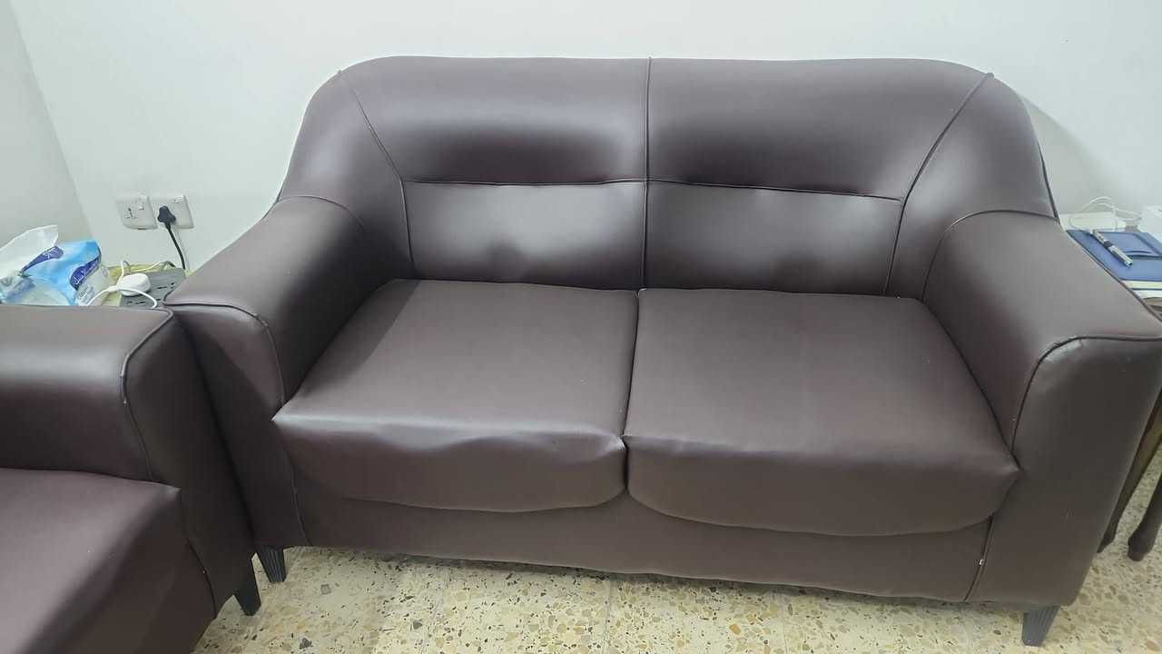 السلام عليكم  تخم للبيع

التخم الجلد7 مقاعد ب400  صناعه عراقيه
التخم الجوزي 10 مقاعد ب450  صناعه عراقيه 
الميز والمكتبه ب750 
وبيهن مجال بسيط 
مدة الاستخدام من 3 الى 4 اشهر بعدهن جديدات 
مكان العامريه 
للتواصل على رقم ***********
