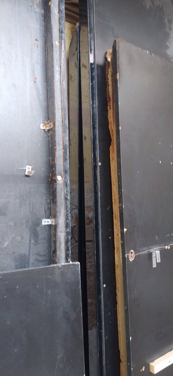 غرفه تركي مفلشه  يردلها تصليح كامل للبيع مكان وادي حجر بسعر مناسب جدأ ***********
