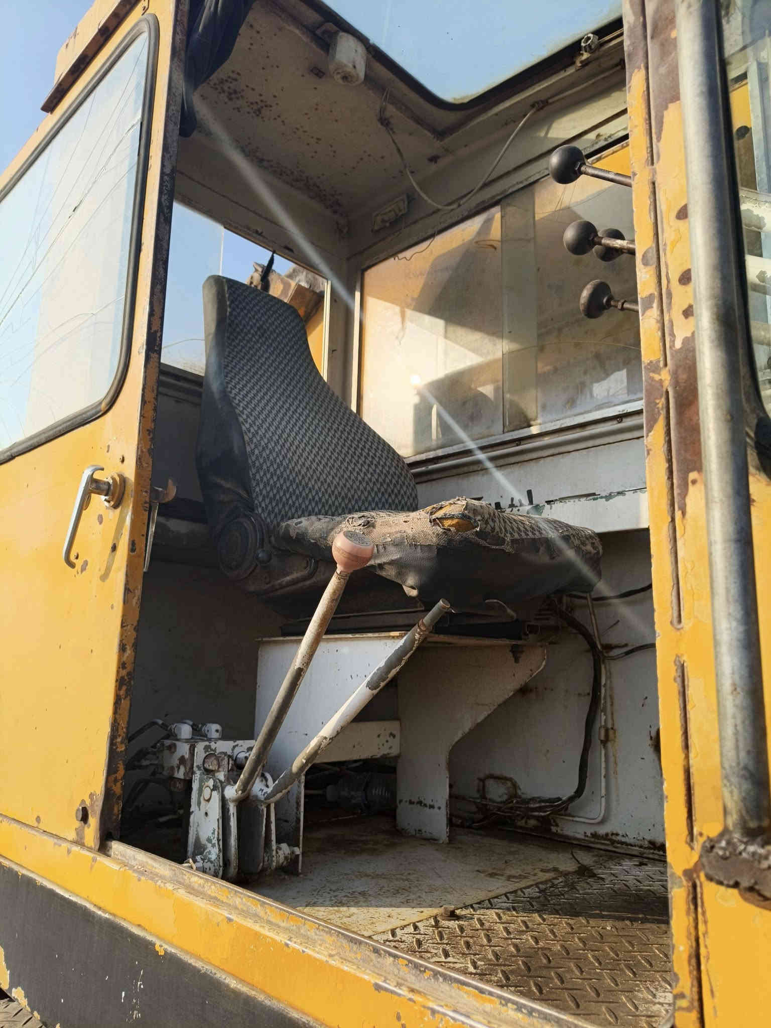 السلام عليكم كرين طوكيو للبيع ١٦ طن موديل ١٩٧٩
السعر ١٢٥ تخم تاير جوبلس جاهز للعمل
***********
***********
