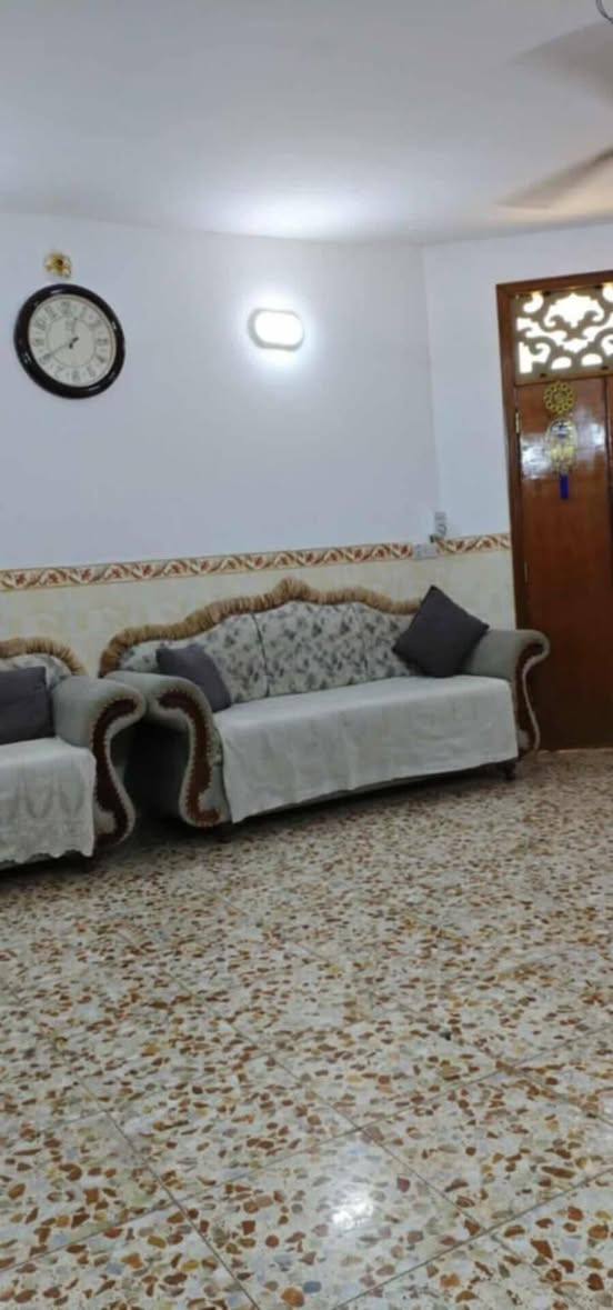 🏡 #للبيع #دار_سكني 
📍 #الموقع: مطاعم الجمجمة خلف المحكمة الجديدة
  
✨ #المواصفات:  
▫️ المساحة:220 م² 10 م في 22 م
▫️طابو زراعي سند 25
▫️مكملين معامله تطويب
▫️بناء حديث
...................
🔹محتويات الدار : 
_ ٣ غرف نوم وهولين فوك وجوة وصاله كبيره وصحيات خارجيه وفوك ومجمع صحيات داخل البيت
---------------------------------
📞 للاستفسار والمعاينة: 
الاتصال على الارقام :
***********☎️ واتساب    
او مراجعة المكتب 
الحلة _ الكرامة الشارع المشجر مجاور اسواق المطار 1 
--------------------------------
✅ نستقبل جميع عروضكم السكنية 🏠 والتجارية 🏡 بكافة مناطق الحلة 
……………………………
