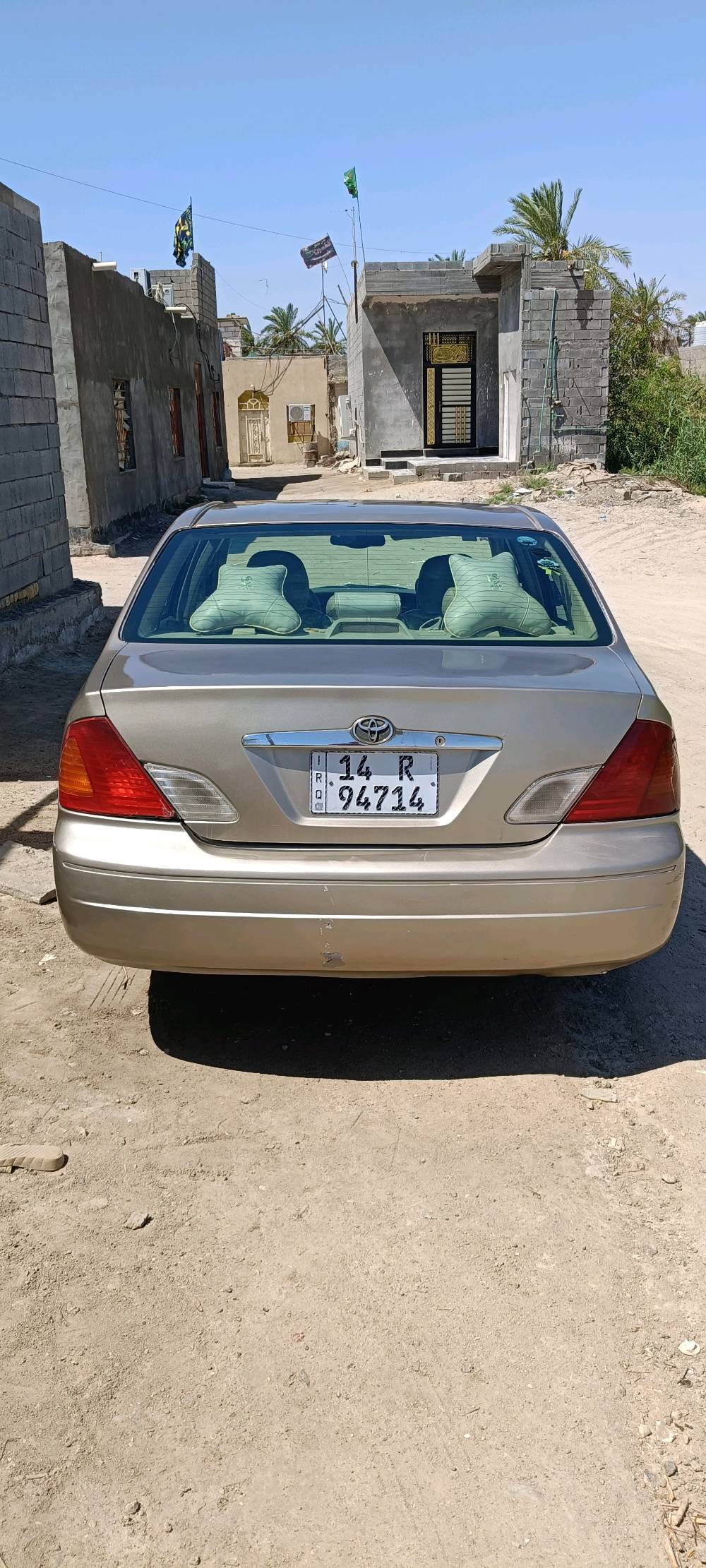 تويوتا افيلون موديل 2001 أمريكي 
تحويل مباشر السيارة بأسمي 
سنوية لشهر 8 
محرك V6 vvt 
حدادة 60 بالمئة 
تبريد ثلج منظومة جديدة صار شهر من بدلتها 
محرك بيه تبخير وبيه صوت بس بداية تشغيل 
گير نظيف وما بيه تأخير ولا عته 
اللون ذهبي مثل ما واضح بالصورة 
مصبوغة عام جمالية 
مكفولة من الظربة وشرط الفحص اخذها وافحص وين ما يعجبك 
تايرات نظيفة 
السيارة جاهزة ماعدا شغلات بسيطه تحتاج ترتيبات