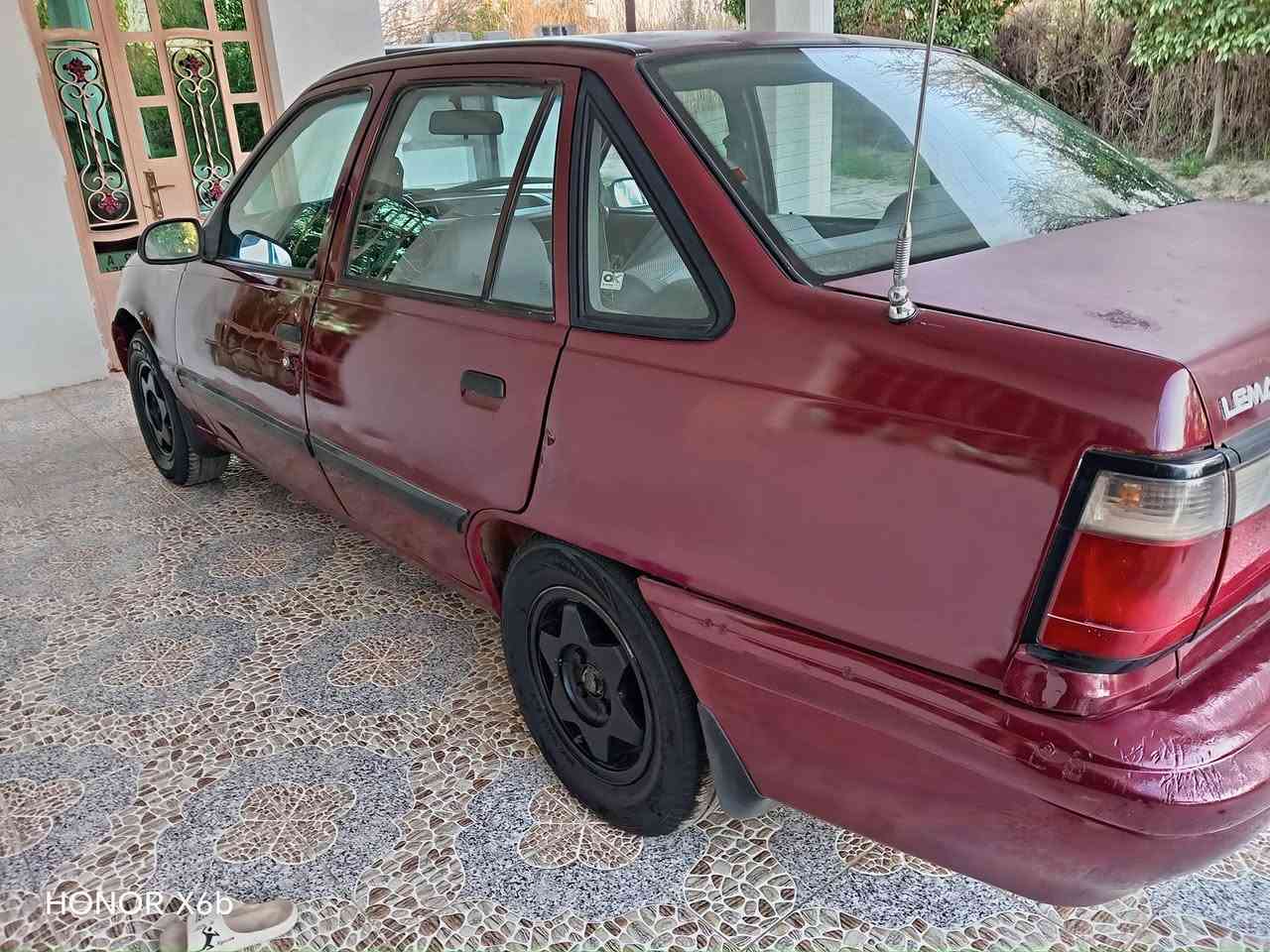 دايو لمنز موديل ٩٣ رقم واسط انكليزي بأسمي كير عادي مكينه مفتوح كهربائيات شغاله تخم تاير جديد حداديه جديده سياره بلاديه و جاهزه السعر ٢٦ وبيها مجال للاستفسار *********** مكانه واسط العزيزيه
