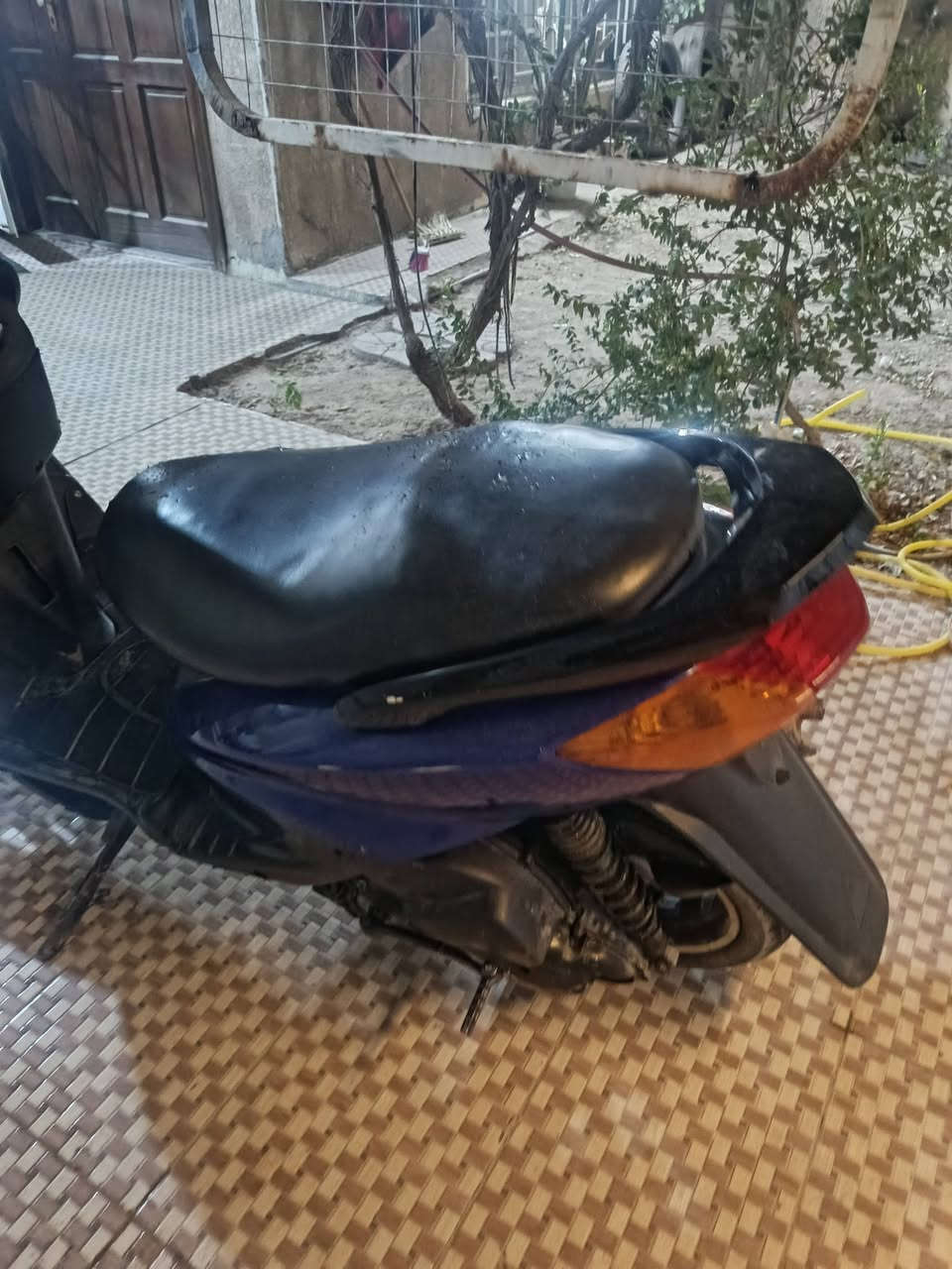 سكنس نثيه دراجه شغاله كلشي مابيه لا تنقيص ولا تبخير السعر ٣٠٠ الف ***********
