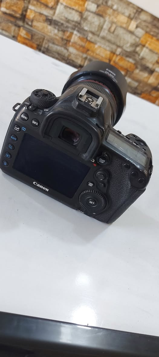 كامرة كانون 5D مارك 4 للبيع
للتواصل ***********
